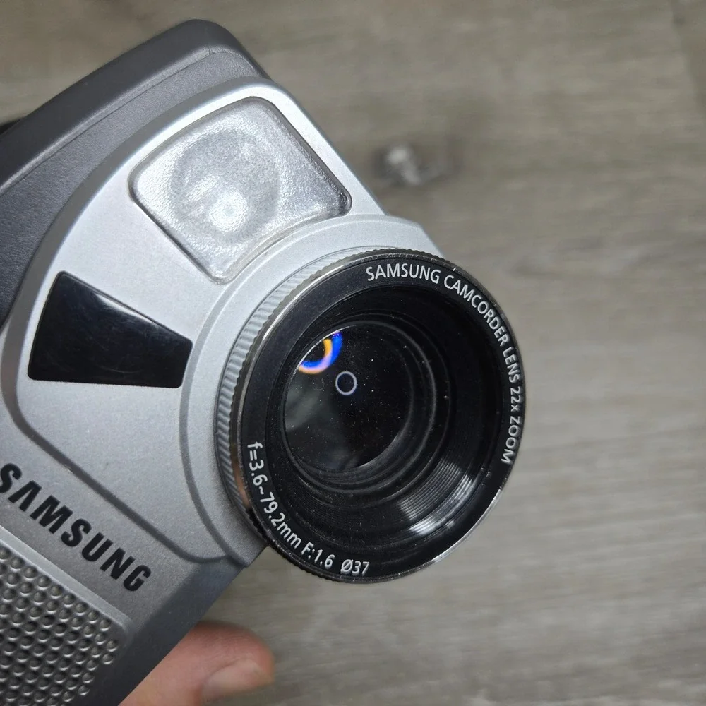 Samsung SCL906 NTSC Video Camera Camcorder (No battery or charger) As Is